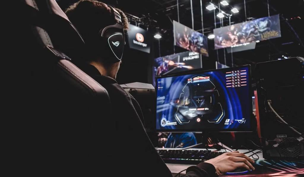 How to Diagnose and Fix Monitor Ghosting